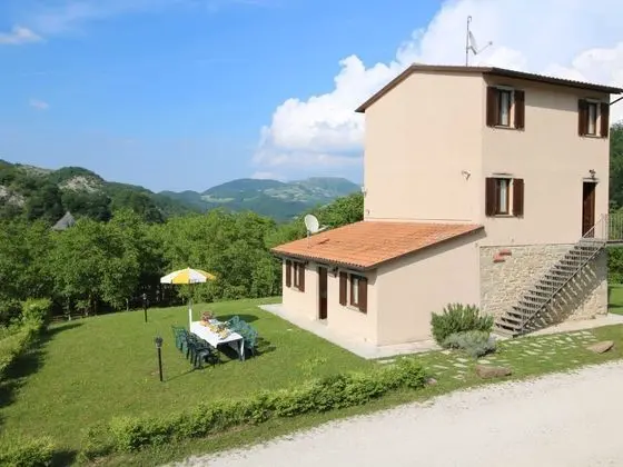 Beautiful Holiday Home in Apecchio With Pool - Dış Mekan