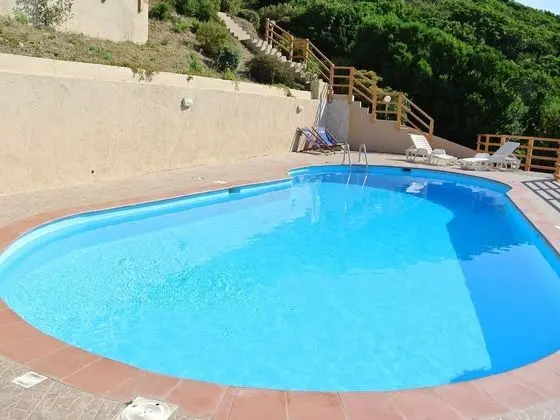 Beautiful Holiday Home in Costa Paradiso Near Sea - Havuz