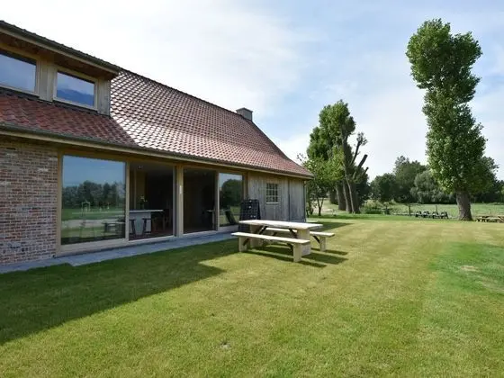 Beautiful Holiday Home in Diksmuide With Terrace, Garden