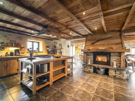 Beautiful Holiday Home with Hot Tub, Sauna & Monumental Fireplace - Mutfak