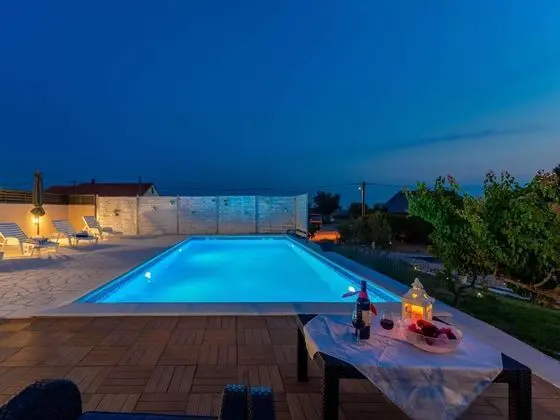 Beautiful Holiday Home in Lisicic With Swimming Pool - Havuz
