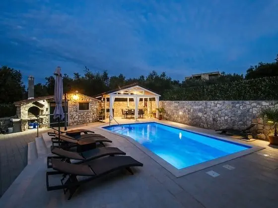 Beautiful Holiday Home in Mali Iž With Private Pool - Dış Mekan