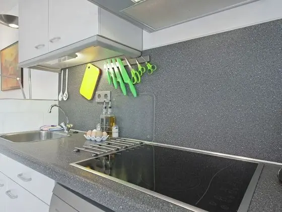 Beautiful Holiday Home Near Lawn Bowling in Krabbendam - Mutfak