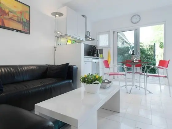 Beautiful Holiday Home Near Lawn Bowling in Krabbendam - Oda Düzeni