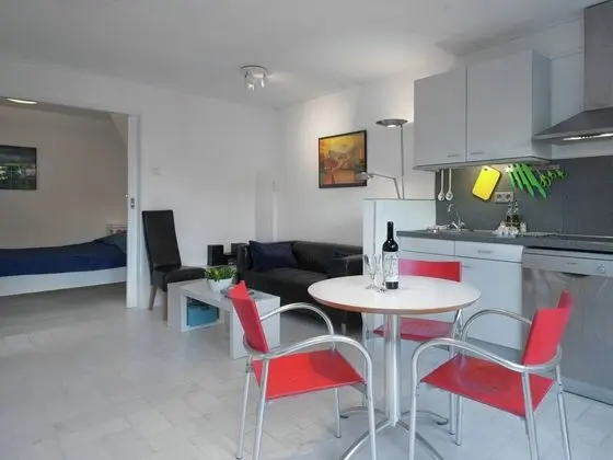 Beautiful Holiday Home Near Lawn Bowling in Krabbendam - Yerinde Yemek