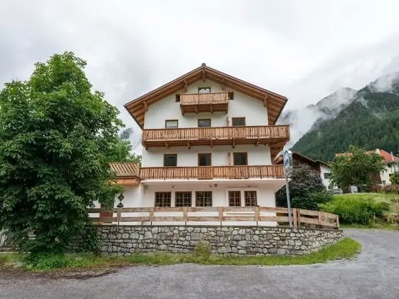 Beautiful Holiday Home Near St Anton Am Arlberg With Sauna - Dış Mekan