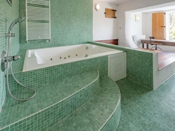 Beautiful Holiday Home in Redu With Whirlpool - Spa