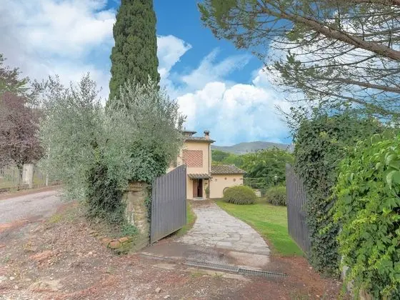 Beautiful Holiday Home With Swimming Pool in Monterchi - Lobi