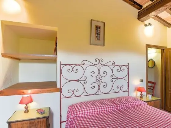 Beautiful Holiday Home With Swimming Pool in Monterchi - Oda
