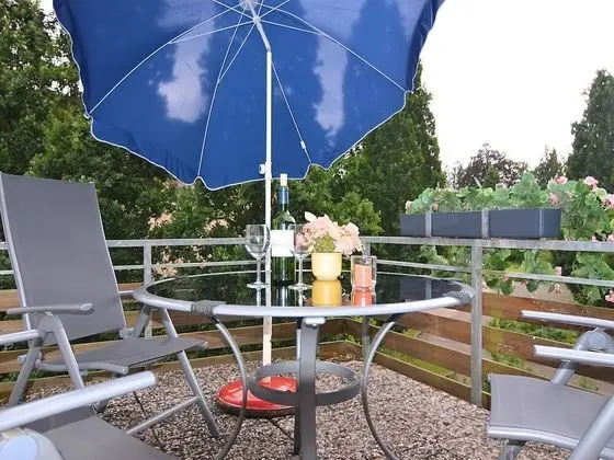 Beautiful Home With Balcony, Great Location Near Bad Pyrmont in Weser Uplands - Oda Düzeni