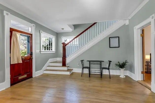 Beautiful home full of magnificent charm! Cozy and private backyard! Close to downtown! - Lobi