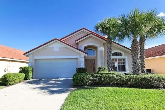 Beautiful Home With Private Pool In A Gated Commun 4 Bedroom Villa by Redawning