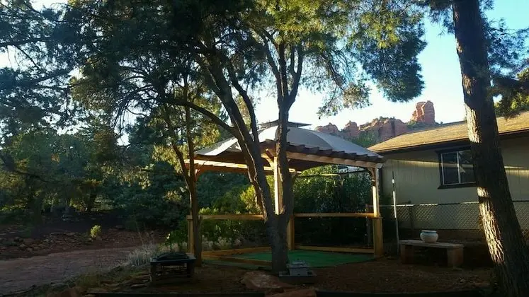 Beautiful Home with Red Rock View - Oda Manzaraları