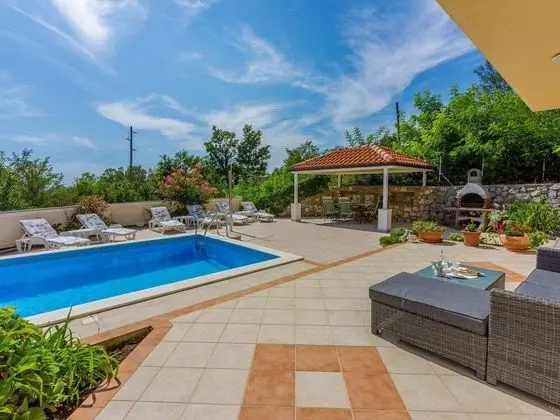 Beautiful Home With Swimming Pool and sea View - Havuz