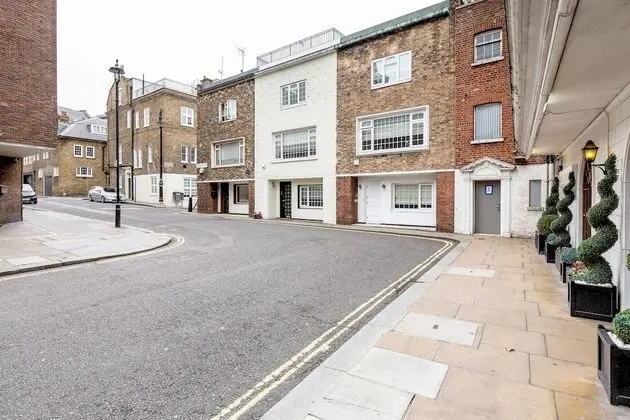 Beautiful House in Heart of Mayfair