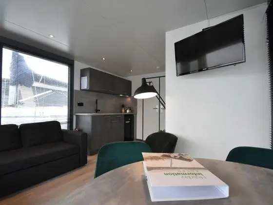 Beautiful Houseboat in the Harbour of Volendam Near Centre - Oda Düzeni