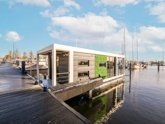 Beautiful Houseboat in Marina of Volendam With Shared Pool - Dış Mekan