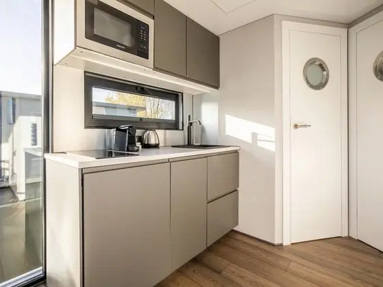 Beautiful Houseboat in Marina of Volendam With Shared Pool - Mutfak