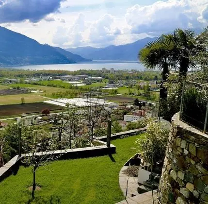 Beautiful Lake-view Apartment