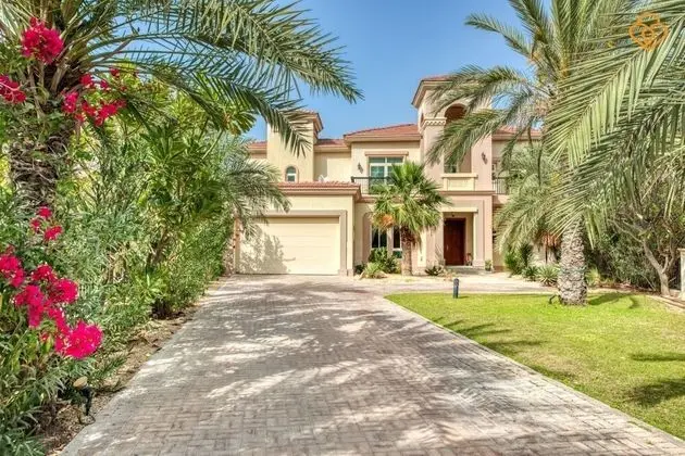 Beautiful Large 4 B/R Villa W/ Pool Jumeirah Island