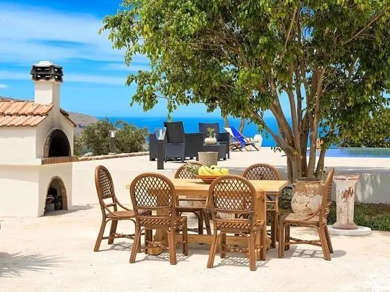 Beautiful Large Villa With Pool and sea View at Nice Georgioupolis - Yerinde Yemek
