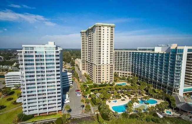 Beautiful and Lavish Ocean-view High Rise!