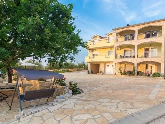 Beautiful Villa in Lisicic With Private Pool - Dış Mekan