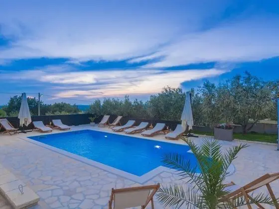 Beautiful Villa in Lisicic With Private Pool - Öne Çıkan Resim
