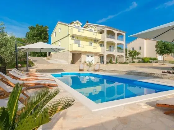 Beautiful Villa in Lisicic With Private Pool - Öne Çıkan Resim