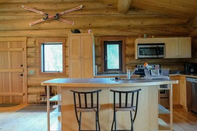 Beautiful Log Chalet Near Fernie, BC - Mutfak