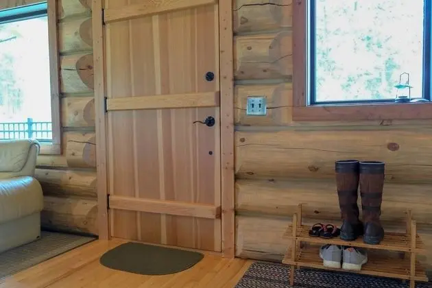 Beautiful Log Chalet Near Fernie, BC - Oda