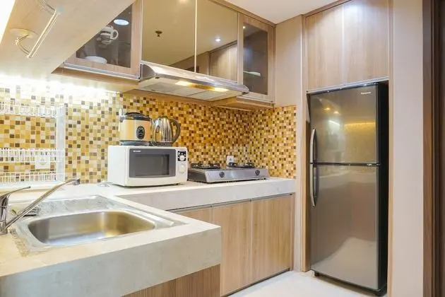 Beautiful and Luxury 2BR Apartment at St. Moritz - Mutfak