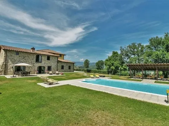 Beautiful Mansion in Poppi With Pool