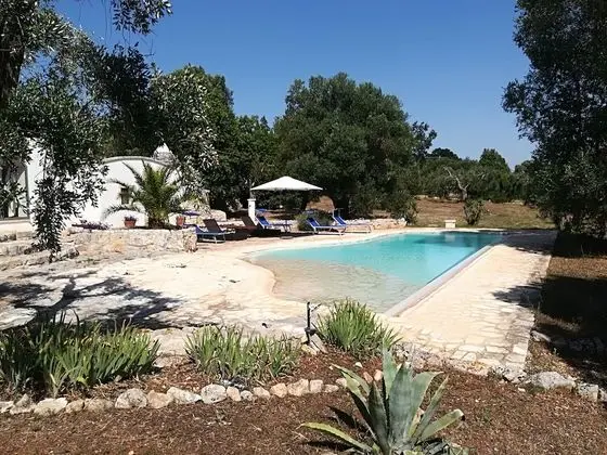 Beautiful Masseria Inside the Country and Near the sea - Havuz