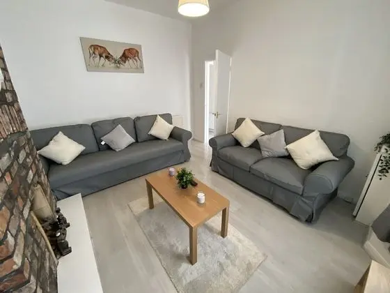 Beautiful Modern 3-bed House in Wallasey Near City