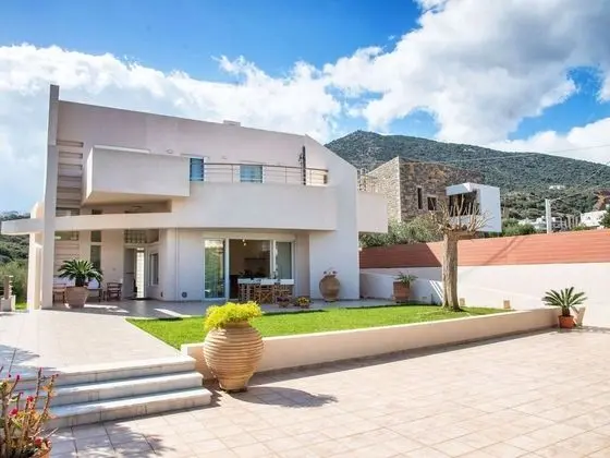 Beautiful Villa Near Sea in Agios Nikolas