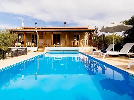 Beautiful Villa Near Sea in Epano Sisi - Dış Mekan