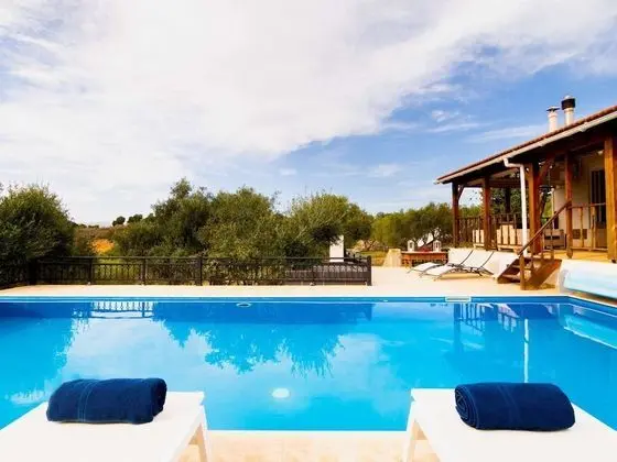 Beautiful Villa Near Sea in Epano Sisi - Havuz
