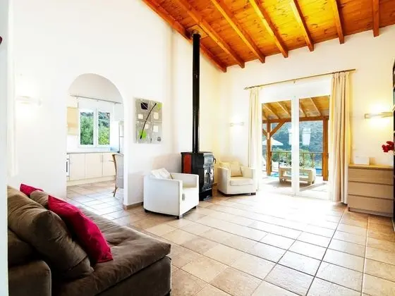Beautiful Villa Near Sea in Epano Sisi - Oda Düzeni