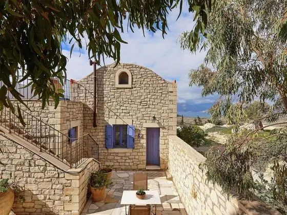 Beautiful Villa Near Sea in Kamilari - Dış Mekan