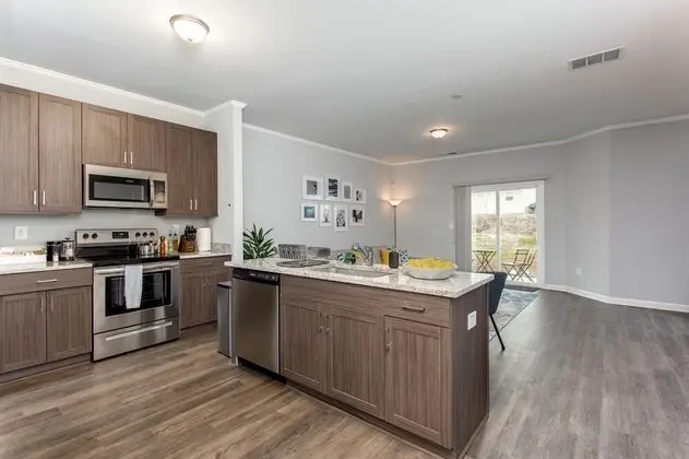 Beautiful New Construction Near Airport - Mutfak
