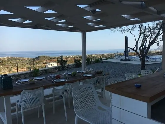 Beautiful new Luxury Villa With Infinity Pool, Outside Kitchen and sea View - Oda Düzeni