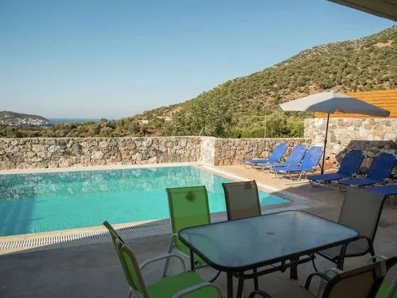 Beautiful new Stone Villa, Large Private Pool, Privacy, View of bay Bali, NW
