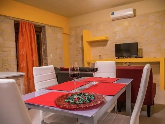 Beautiful new Stone Villa, Large Private Pool, Privacy, View of bay Bali, NW - Yerinde Yemek