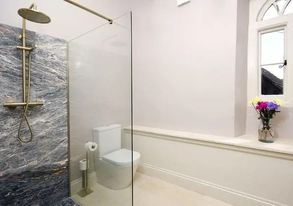 Beautiful old cottage sleeps 6 near Bath - Banyo Tipleri