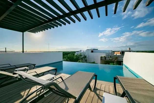 Beautiful Penthouse for 2 With Private Patio and Common Pool in the Building