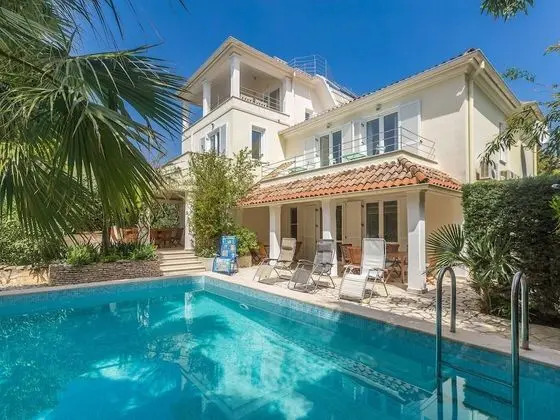 Beautiful Villa in Premantura With Private Pool and sea View