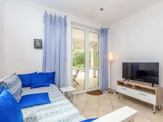 Beautiful Villa in Premantura With Private Pool and sea View - Oda Düzeni
