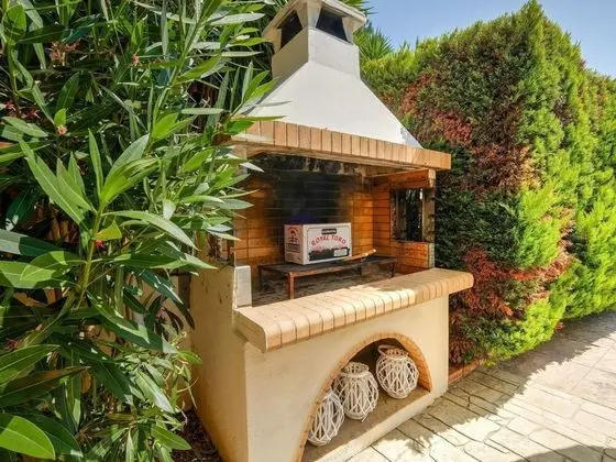 Beautiful Villa in Private Olivegrove , Private Pool, Near Sisi, NE Coast - Dış Mekan