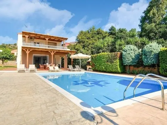 Beautiful Villa in Private Olivegrove , Private Pool, Near Sisi, NE Coast - Havuz